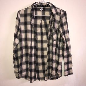 FOREVER 21 Plaid Button-Down Shirt